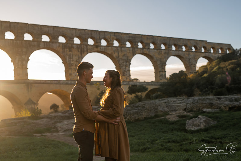 Séance photo grossesse maternité au Pont du Gard