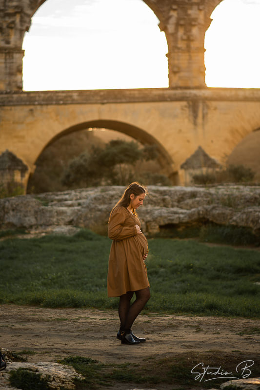 Séance photo grossesse maternité au Pont du Gard